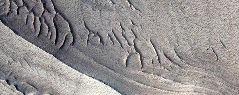Rocha em camadas na Noctis Labyrinthus