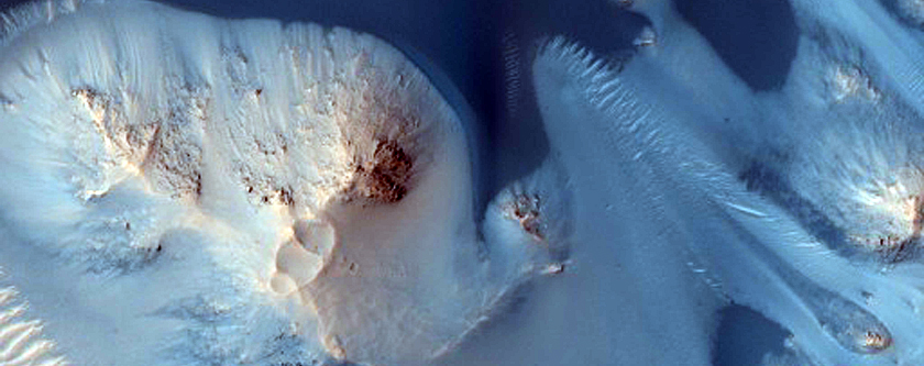 Well-Preserved Xainza Crater in Meridiani Region