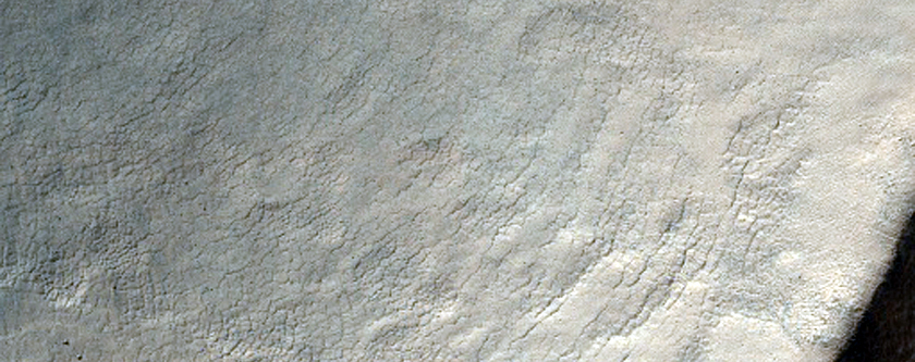 Fresh Rayed Crater at Boundary between Noachis Terra and Hellas Planitia