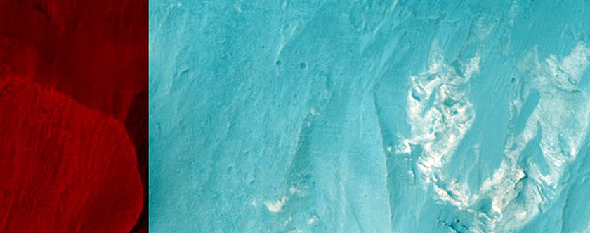 Light-Toned Layering in Ius Chasma Wallrock