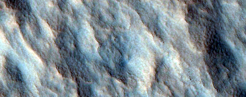 Fresh Double-Layer Ejecta Crater in Northern Plains