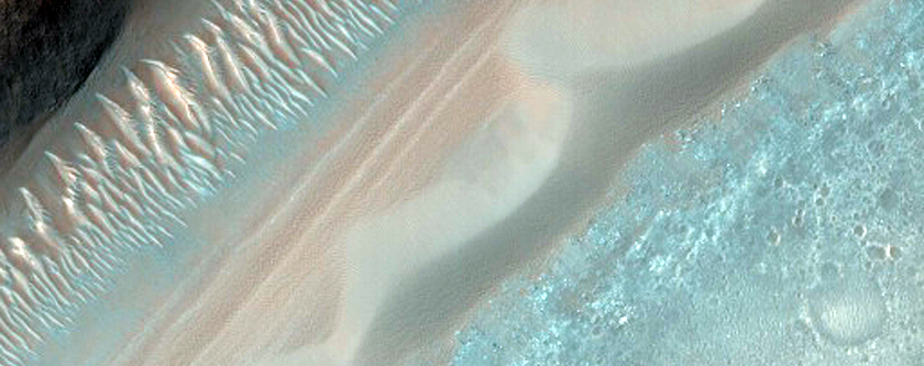 Arnus Vallis in Syrtis Major