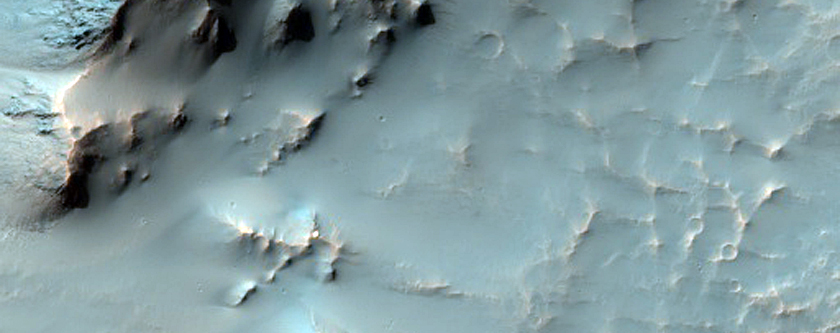 Unnamed Well-Preserved Crater in Tyrrhena Terra