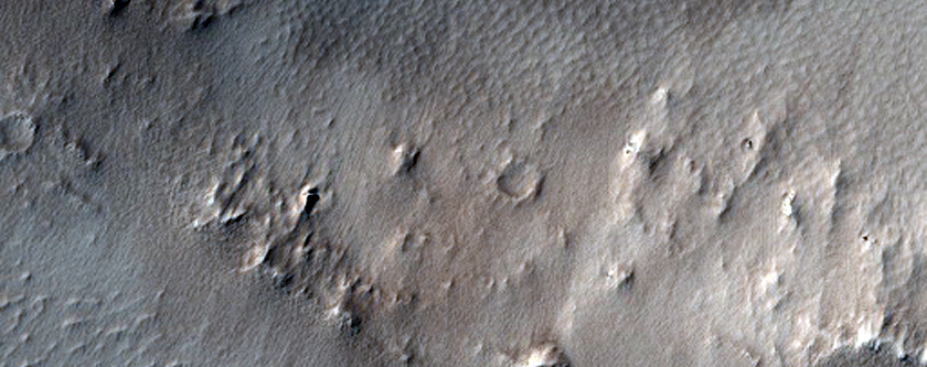 Crater with Lobate Ejecta in Noctis Labyrinthus
