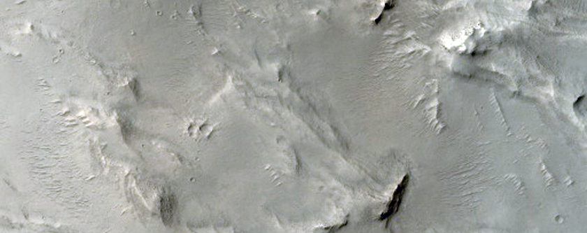 Depositi stratificati in un cratere senza nome in Arabia Terra