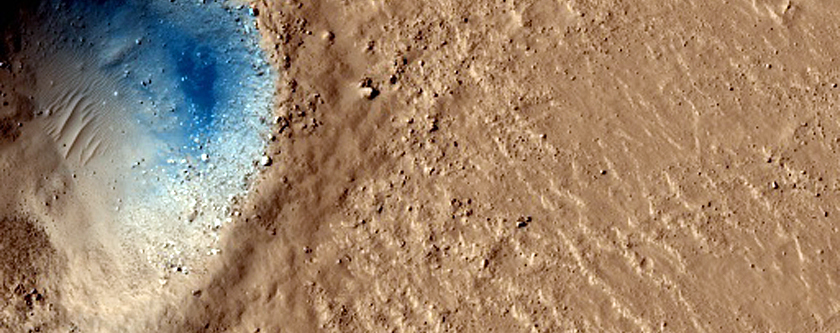 Very Recent Small Crater in Isidis Planitia