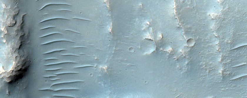 Well-Preserved Unnamed Crater North of Valles Marineris