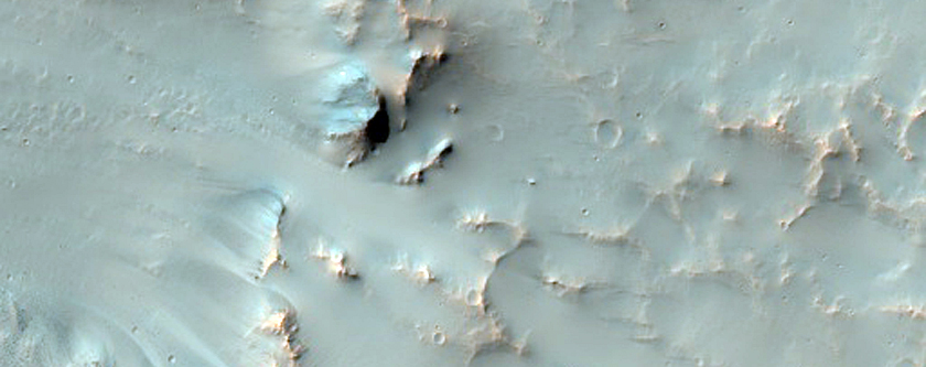 Unnamed Well-Preserved Crater in Tyrrhena Terra