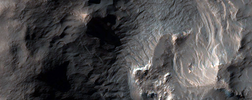 Camadas sedimentares na Cratera Columbus