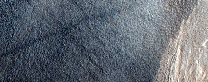 Gole incise sulle pareti di un cratere