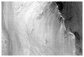 Canal en un abanico sedimentario en Eos Chasma