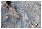 Rocas Estratificadas de Tonos Claros en las Regiones de Arabia y Xanthe Oriental