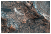 Estratos expuestos en un pequeo crter de Mawrth Vallis