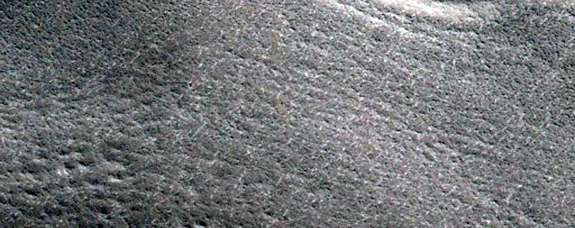Possible Powder Avalanches in North Polar Scarp
