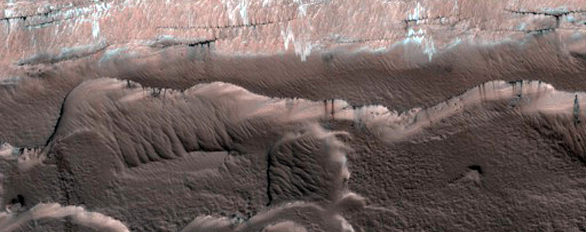 Possible Powder Avalanches at Off-Monitoring Section of North Polar Scarp