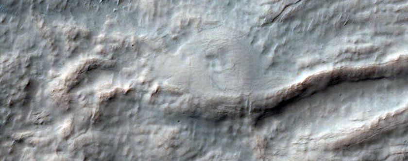 Olivine-Rich Crater Wall in Terra Sirenum
