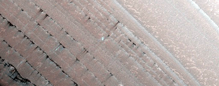 Possible Powder Avalanches at Off-Monitoring Section of North Polar Scarp