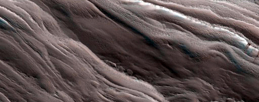 Possible Powder Avalanches at Off-Monitoring Section of North Polar Scarp