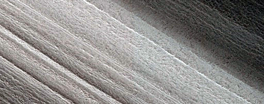 Possible Powder Avalanches at Off-Monitoring Section of North Polar Scarp