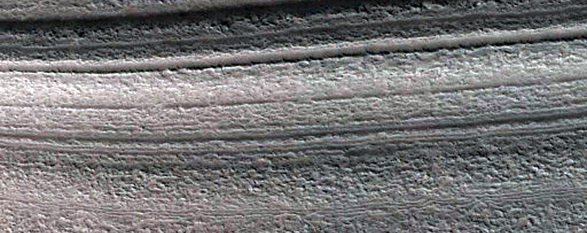 Possible Powder Avalanches at Off-Monitoring Section of North Polar Scarp