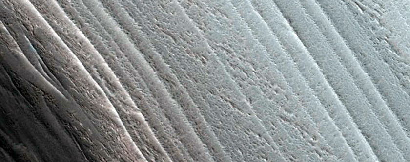 Possible Powder Avalanches at Off-Monitoring Section of North Polar Scarp