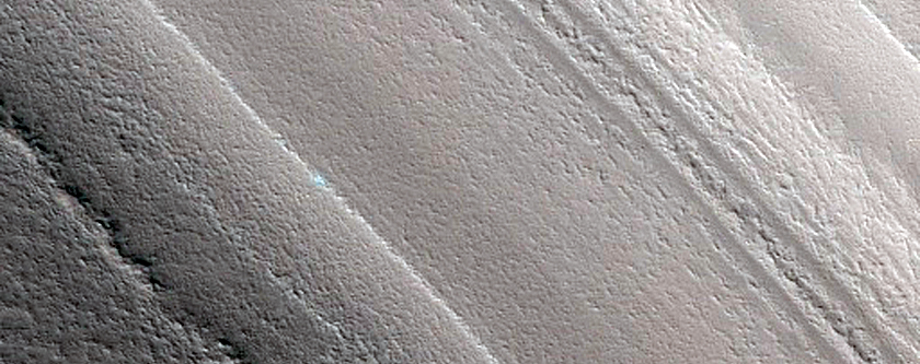 Possible Powder Avalanches at Off-Monitoring Section of North Polar Scarp