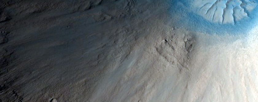 Ejecta and Rays Associated with Crater in Isidis Planitia