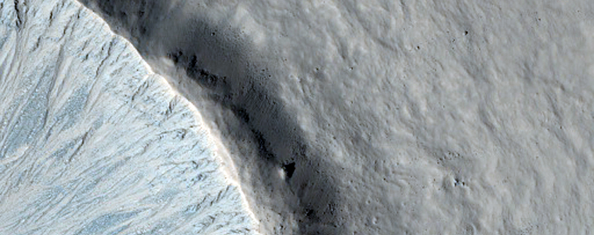 Fresh Crater on Northern Plains