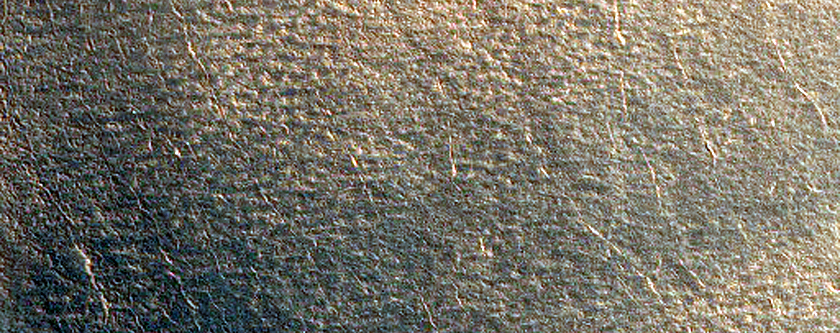 Layered Ejecta Crater in Northern Plains