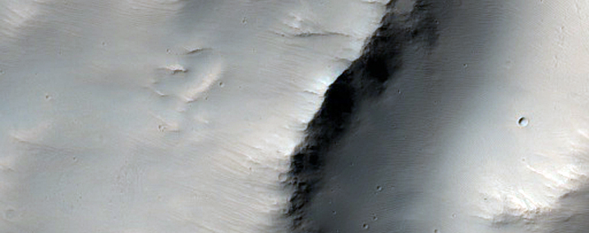 Layers in Crater Wall in Terra Sirenum
