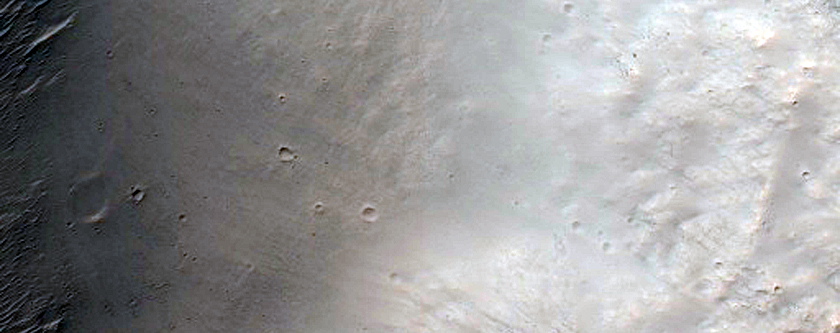 Well-Preserved Impact Crater in Terra Sirenum