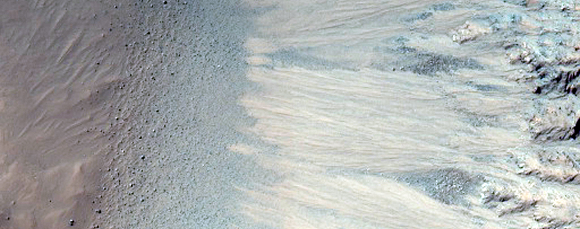 Fresh 4-Kilometer Crater South of Isidis Planitia
