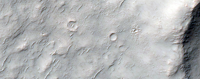 Small Fresh Crater in Terra Sirenum