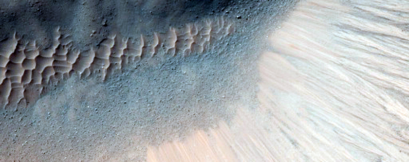 Fresh 3-Kilometer Crater in Tyrrhena Terra
