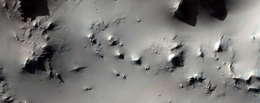 Very Well-Preserved 40-Kilometer Diameter Crater in Noachis Terra