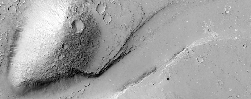 Elysium Planitia’daki su veya lavların aşındırdığı düşünülen tepeler