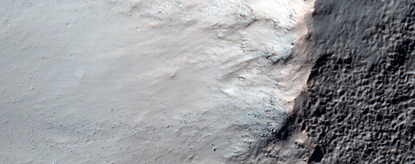 Crater in Terra Sirenum