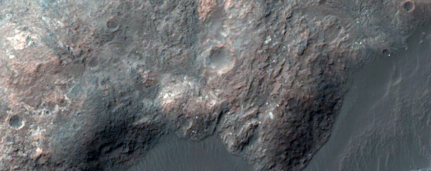 Ladon Havzası’nda yeni ortaya çıkmaya başlamış bir krater