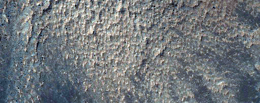 Small Fresh Crater in Syria Planum