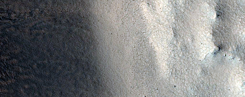 Very Well-Preserved Impact Crater on Northern Plains