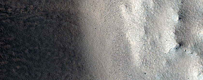Very Well-Preserved Impact Crater on Northern Plains
