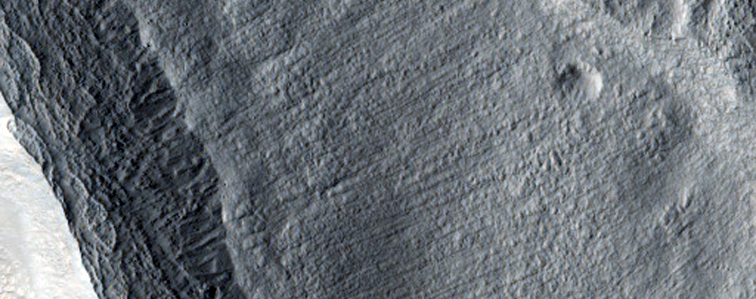 Well-Preserved Crater with Layered Ejecta on Northern Plains
