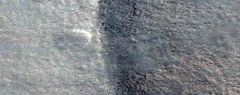 Small Crater in Vastitas Borealis