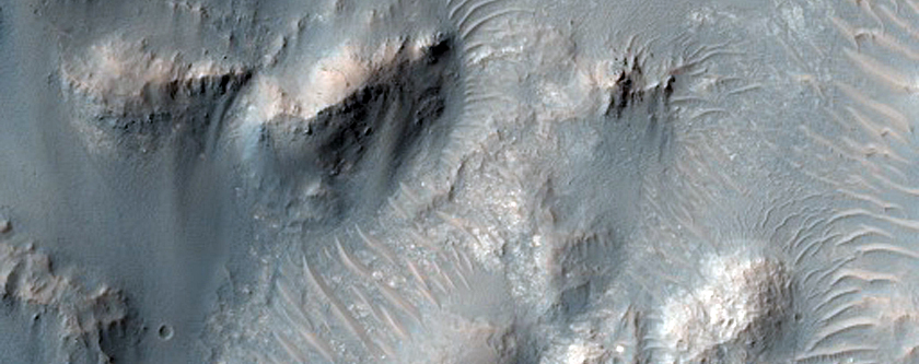 Central Uplift of Olivine-Rich Yalgoo Crater in the South Isidis Planitia