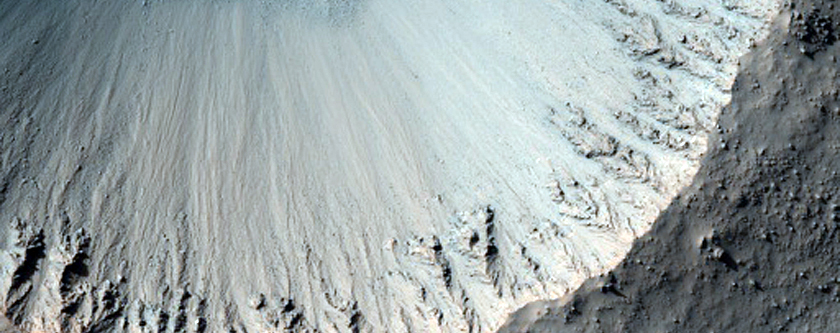 Well-Preserved Crater in Margaritifer Terra