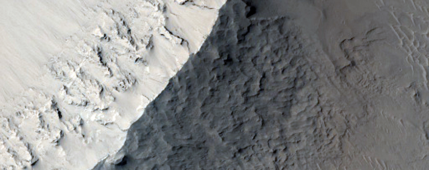 Well-Preserved 4-Kilometer Impact Crater in Northwest Meridiani Planum
