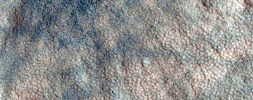 Small Fresh Crater on Northern Plains
