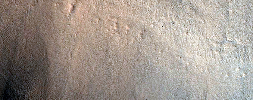 Small Crater in Eastern Acidalia Planitia
