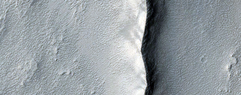 Possible Dike Near Flammarion Crater
