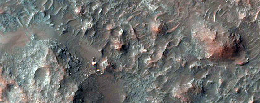 Fan of Overlapping Curvilinear Ridges in Saheki Crater
